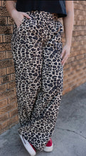 Load image into Gallery viewer, Off the track (leopard)
