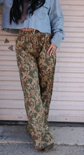 Load image into Gallery viewer, Off the track (camo)
